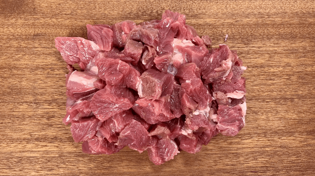 炖牛肉的五个小窍门：让肉鲜嫩不老硬，大厨教你如何炖出肉嫩味鲜而不腥！