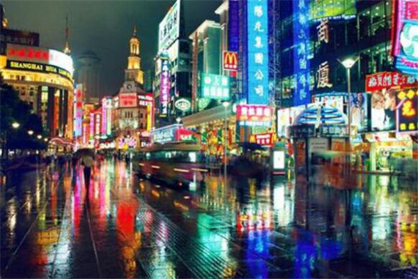上海最适宜夜游的聚集地，魔力外滩低调而奢华