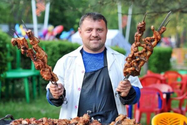 俄罗斯十大美食，烤肉串排第三，第四食材价格高昂