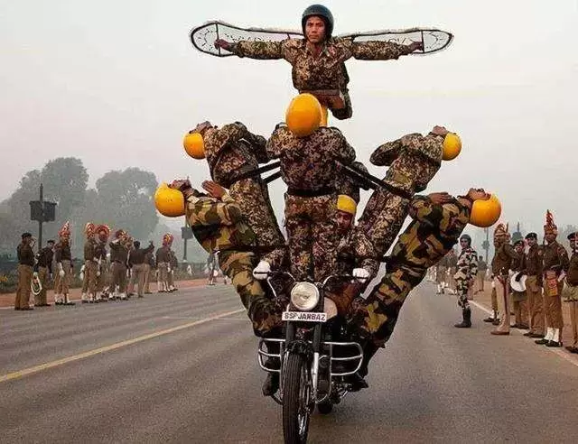 印度阅兵为什么这么奇葩（印度阅兵摩托车）