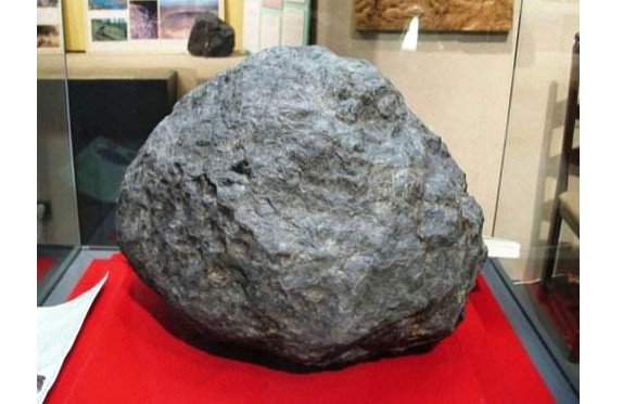 全球十大陨石事件 神秘陨石坠落，是礼物还是灾难呢