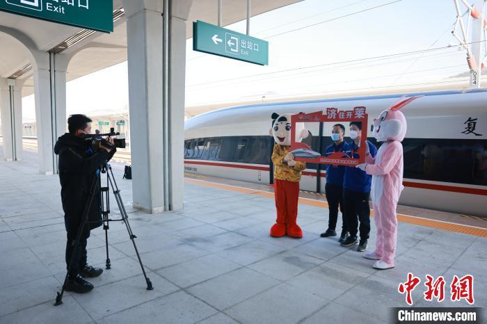 济莱高铁开通运营 系中国首条市内高铁
