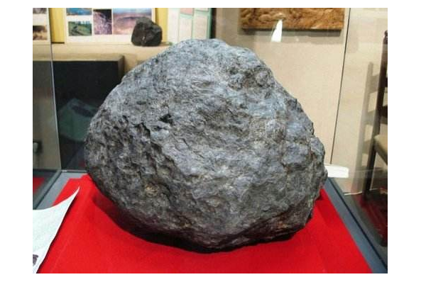 世界闻名的陨石事件，俄罗斯陨石事件震惊全球