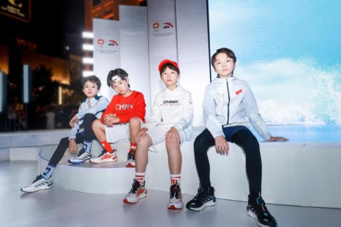 杭州亚运会中国体育代表团领奖装备发布，安踏助力中国健儿勇立潮头