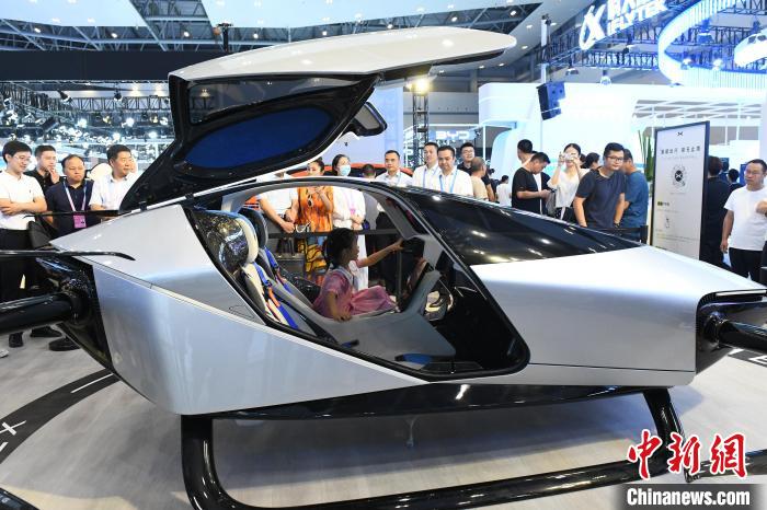2023智博会展示中国智能网联新能源汽车发展动向