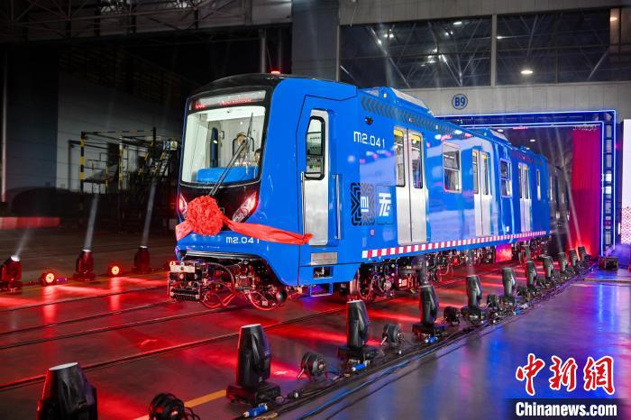 “中国造”首列墨西哥城轻轨列车在湖南株洲下线