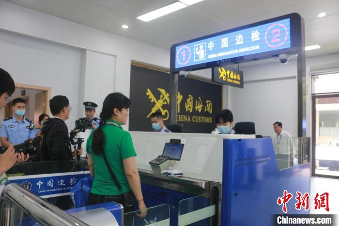 探访中国首个跨境旅游合作区 中越民众便捷“串门”