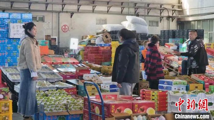 走访新疆最大一级农副产品批发交易市场：货足价稳 保供全疆