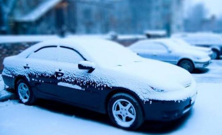 车上的积雪能用布擦吗 汽车上有积雪用不用铲掉