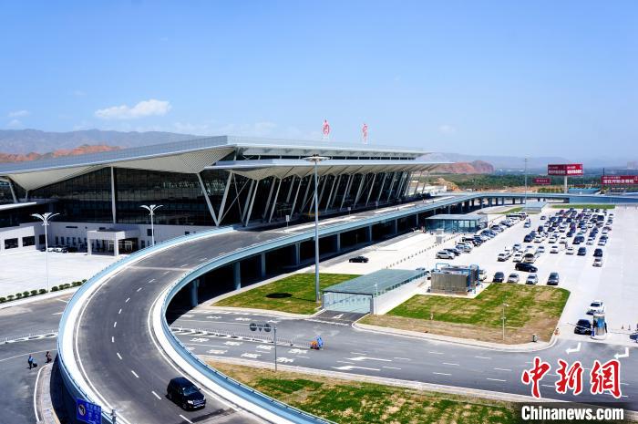 青藏高原最大民用机场新增加密多条航线