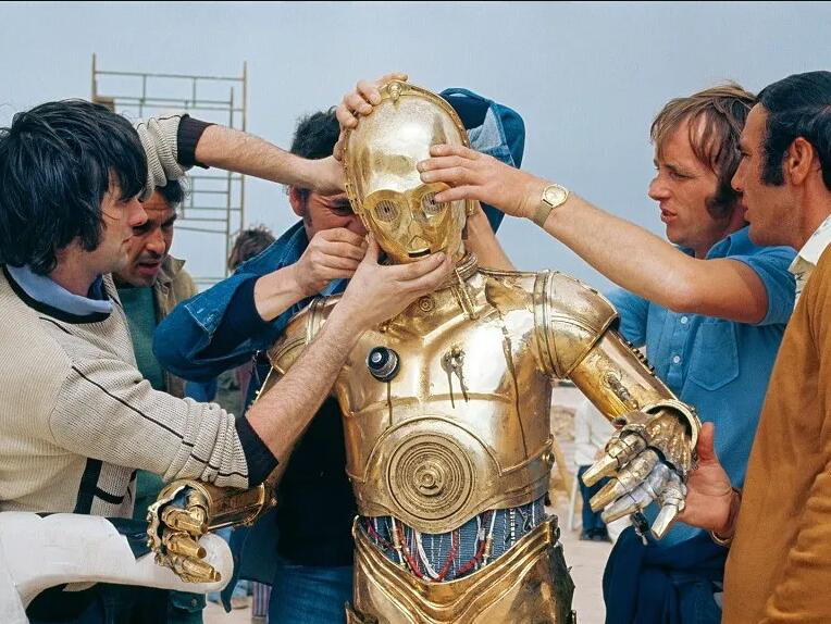 C-3PO扮演者拍卖道具 希望人们善待《星战》遗产