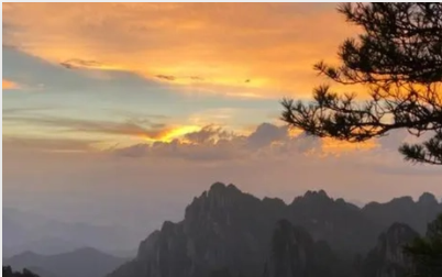 黄山哪个季节最美 黄山的最高峰叫什么
