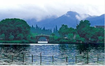 西湖十景是哪十景 杭州西湖旅游必去的十个景点介绍